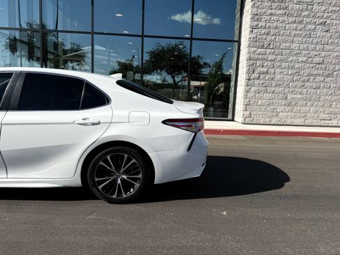 Used 2020 Toyota Camry SE w/ Carpet Mat Package FWD image 12