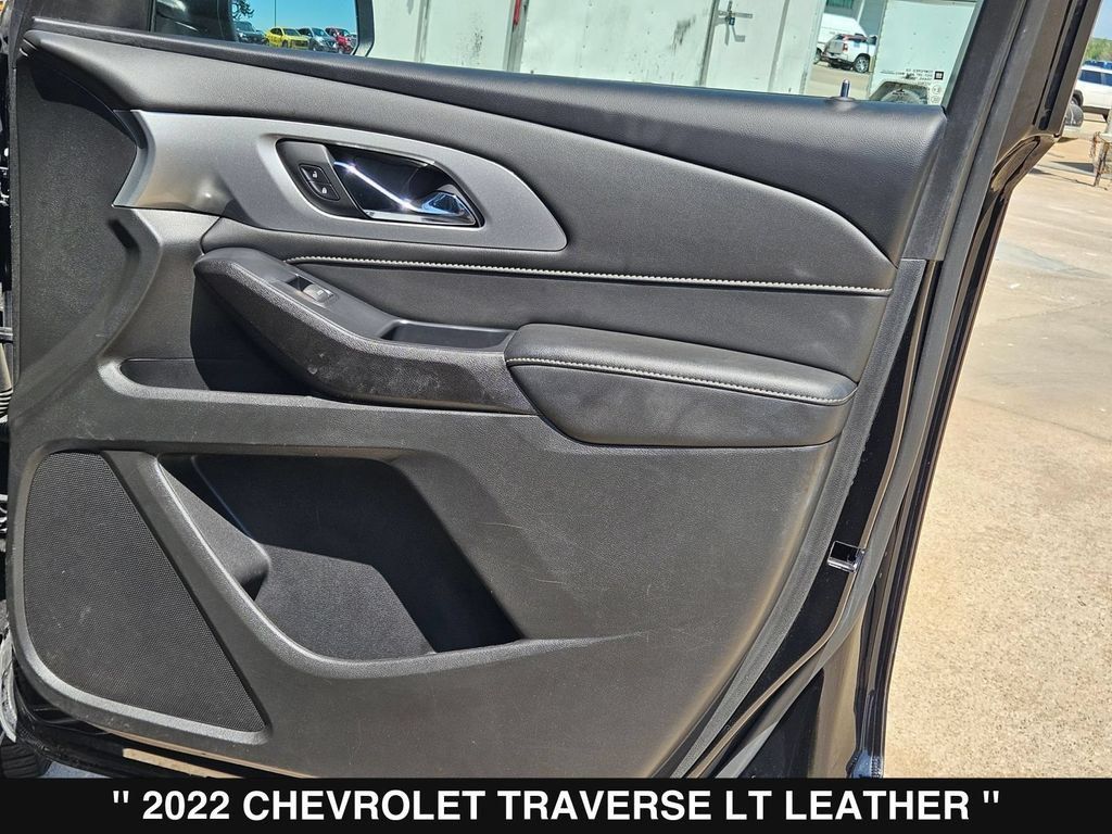 Used 2022 Chevrolet Traverse LT FWD image 31