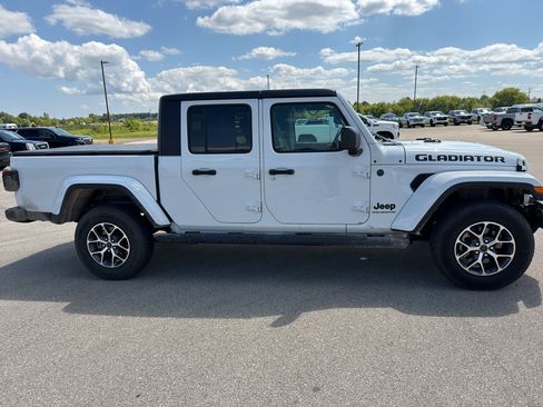 Used 2024 Jeep Gladiator Sport w/ Dual Top Group AWD/4WD image 2