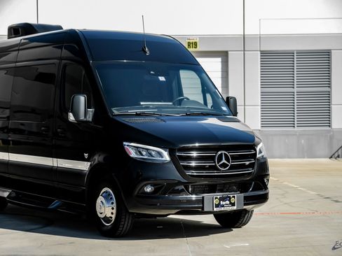 Used 2023 Mercedes-Benz Sprinter 3500 image 22