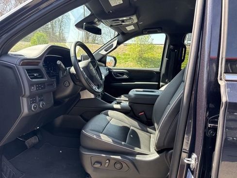 Used 2023 Chevrolet Suburban Premier image 21