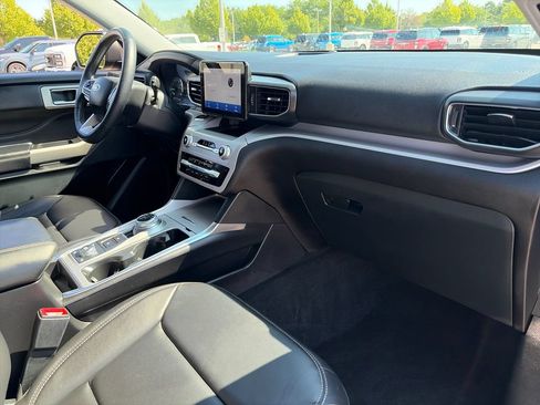 Used 2023 Ford Explorer XLT w/ Equipment Group 202A AWD/4WD image 9