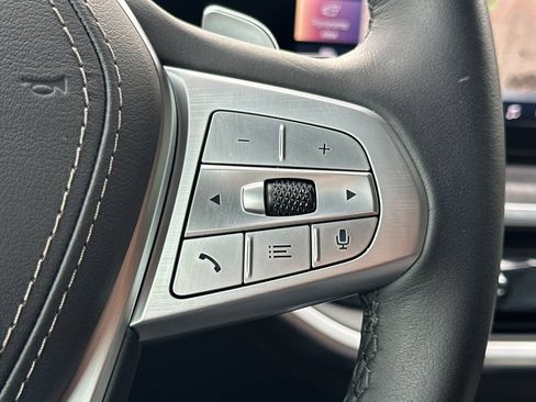 Used 2025 BMW X7 xDrive40i w/ Premium Package image 32