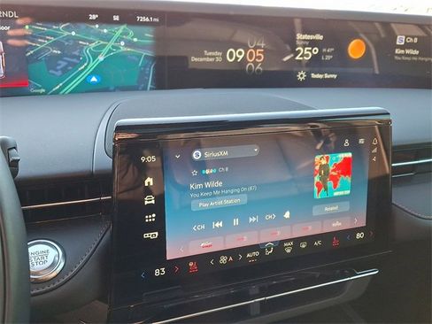 Used 2025 Lincoln Nautilus Reserve image 18