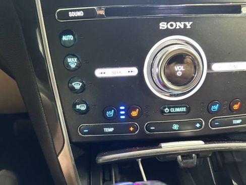 Used 2017 Ford Explorer Limited w/ Equipment Group 301A AWD/4WD image 33