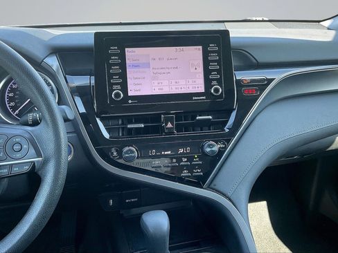Used 2021 Toyota Camry LE FWD image 6