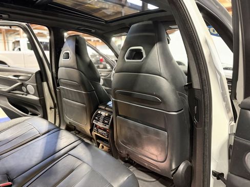 Used 2015 BMW X5 M image 24