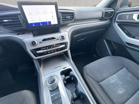 Used 2023 Ford Explorer XLT RWD image 3