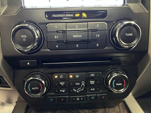 Used 2017 Ford F250 Lariat w/ Lariat Ultimate Package image 17