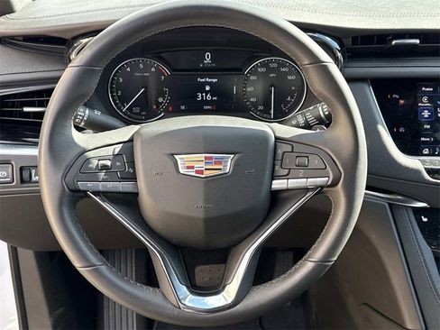 New 2025 Cadillac XT6 Luxury image 19