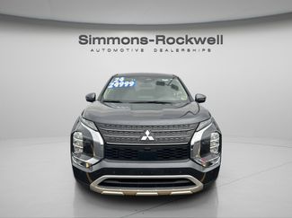 Used 2024 Mitsubishi Outlander SE video 1