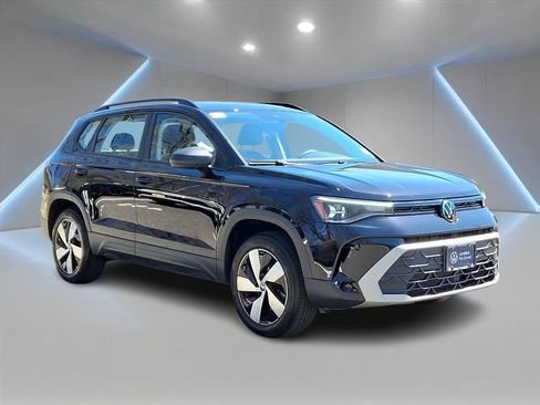 Certified 2025 Volkswagen Taos S image 3