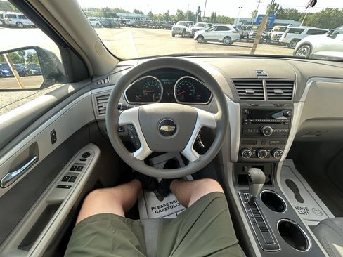 Used 2009 Chevrolet Traverse LS FWD image 25
