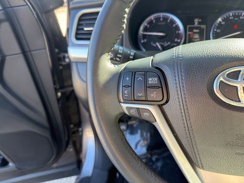 Used 2016 Toyota Highlander XLE image 22