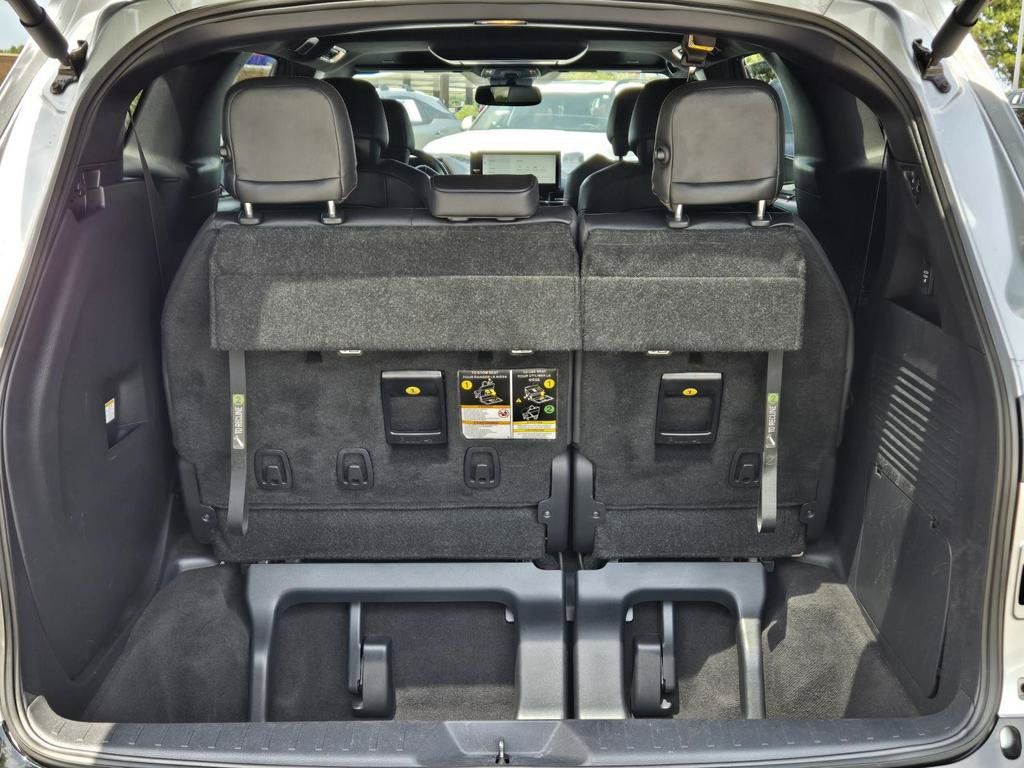 Used 2025 Toyota Sienna XSE w/ XSE Premium Package FWD image 10