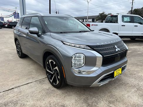 Used 2023 Mitsubishi Outlander SEL image 1
