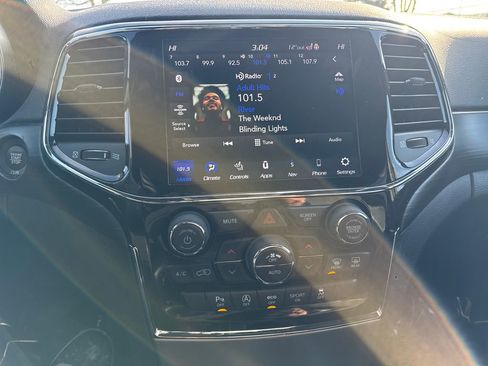 Certified 2021 Jeep Grand Cherokee Laredo X image 17