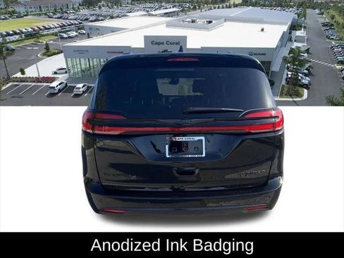 Certified 2026 Chrysler Pacifica Limited w/ S Appearance Package FWD image 6