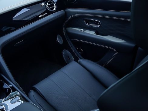 Certified 2024 Bentley Bentayga Extended Wheelbase image 31