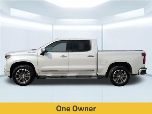 Used 2023 Chevrolet Silverado 1500 High Country w/ Technology Package AWD/4WD image 2