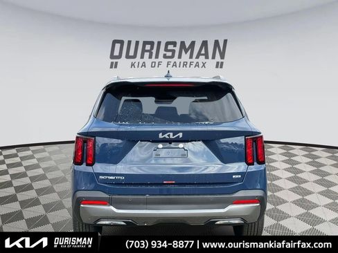 New 2025 Kia Sorento S image 3