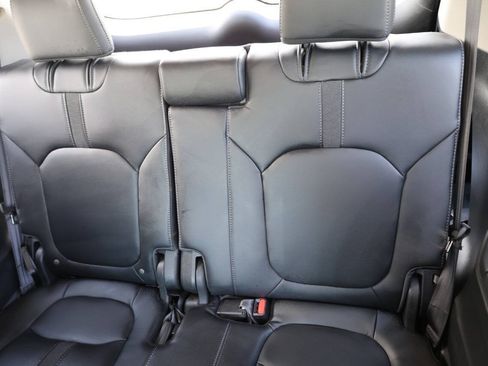 Used 2025 Honda Pilot Touring image 17