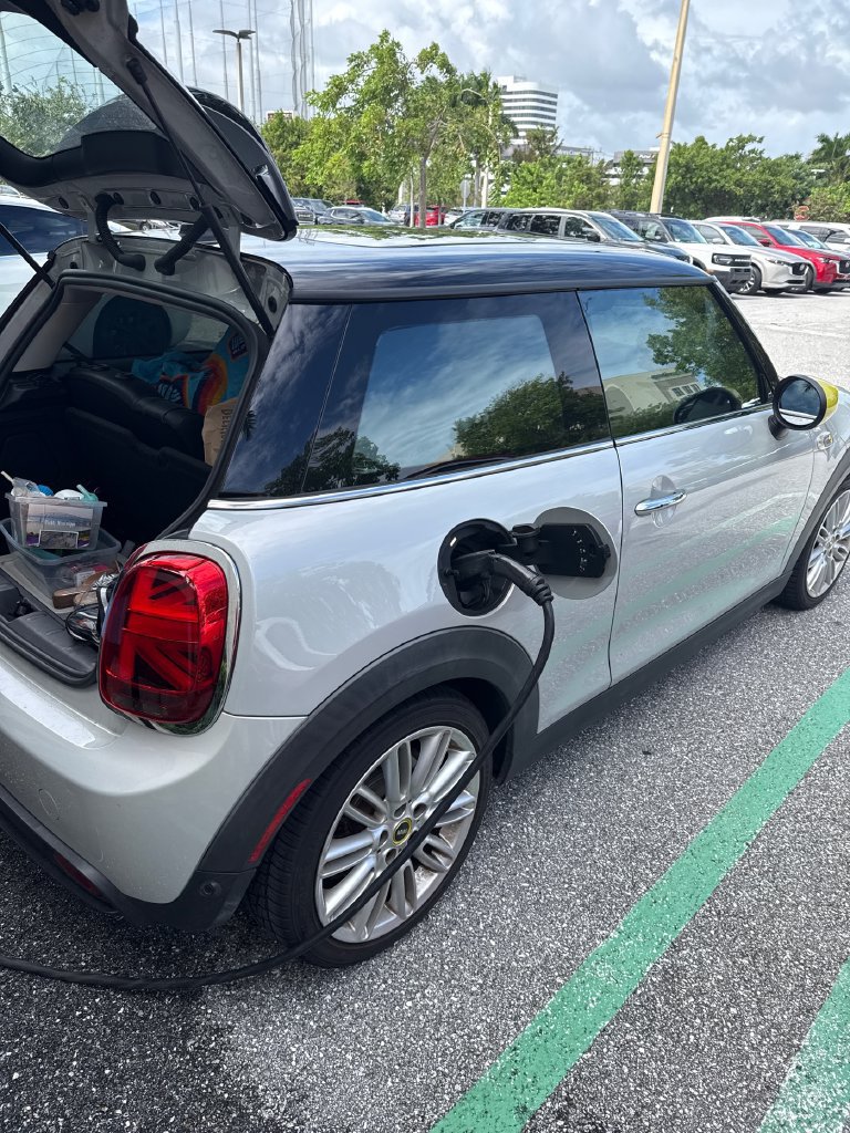 Used 2021 MINI Cooper SE w/ 6.5" Touchscreen Package FWD image 2