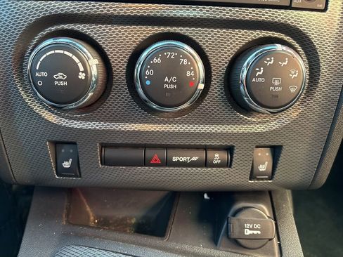 Used 2014 Dodge Challenger R/T image 16