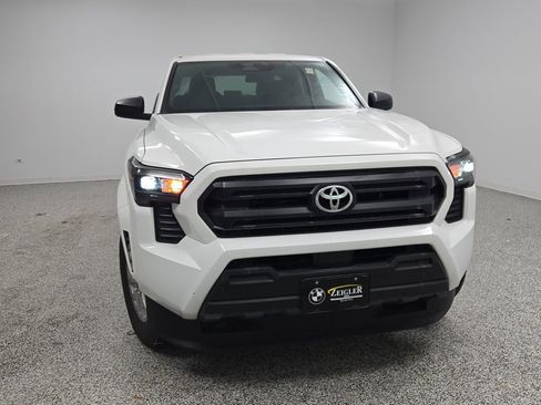 Used 2025 Toyota Tacoma SR image 4