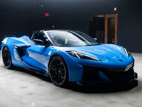 Used 2025 Chevrolet Corvette Z06 RWD image 44