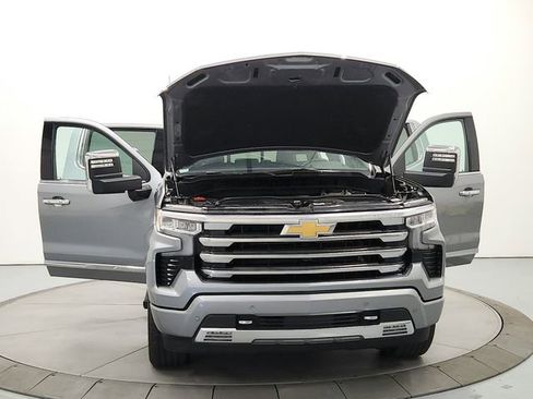 Used 2024 Chevrolet Silverado 1500 High Country w/ High Country Premium Package AWD/4WD image 10