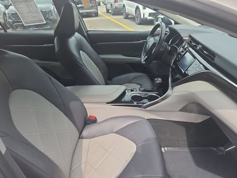 Used 2018 Toyota Camry XLE FWD image 15