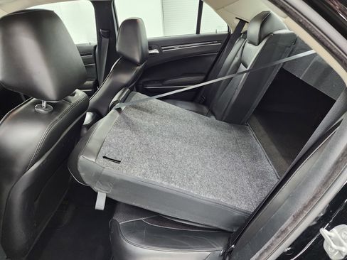 Used 2019 Chrysler 300 Limited image 33