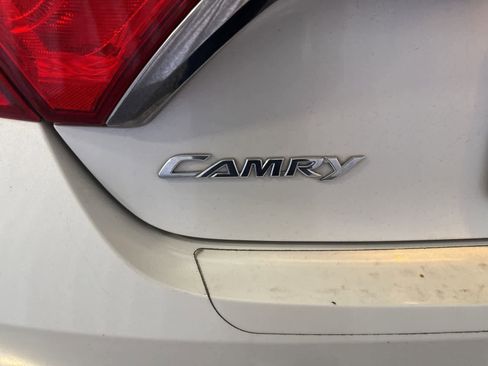 Used 2017 Toyota Camry SE FWD image 13