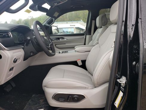 New 2026 Jeep Grand Wagoneer 4WD w/ Premium Group I image 10