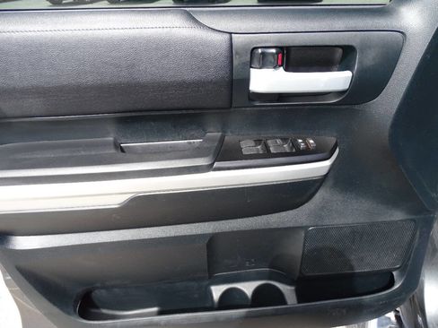 Used 2017 Toyota Tundra SR5 image 17