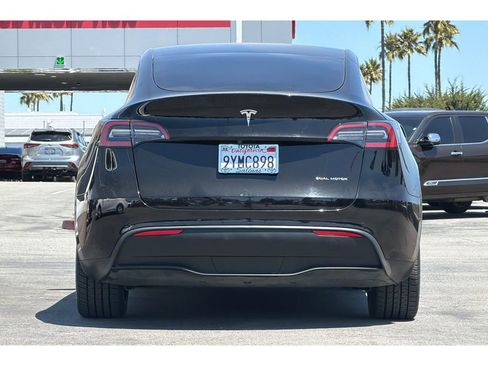Used 2022 Tesla Model Y Long Range AWD/4WD image 5
