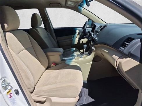 Used 2013 Toyota Highlander Plus FWD image 20