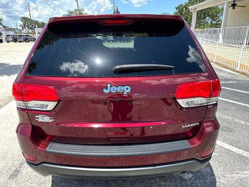 Used 2018 Jeep Grand Cherokee Laredo image 4