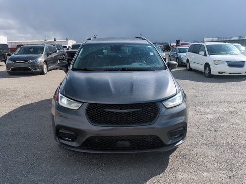 Used 2022 Chrysler Pacifica Limited w/ S Appearance Package image 3