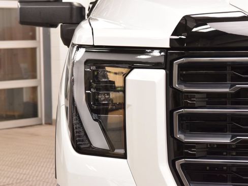 Used 2025 GMC Sierra 2500 AT4 w/ AT4 Premium Plus Package AWD/4WD image 11