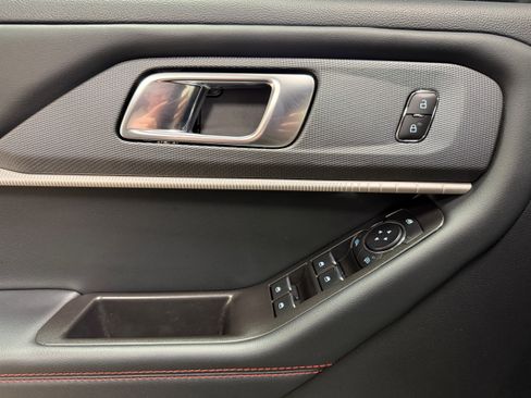 Certified 2025 Ford Explorer ST-Line image 13