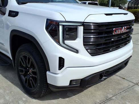 Used 2024 GMC Sierra 1500 Elevation image 9