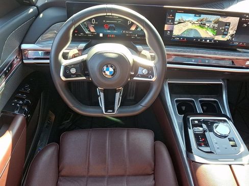 Used 2025 BMW 760i xDrive w/ Executive Package AWD/4WD image 12