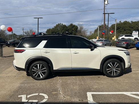 Certified 2024 Nissan Pathfinder Platinum image 4