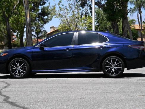 Used 2022 Toyota Camry SE w/ Carpet Mat Package (TMS) FWD image 2
