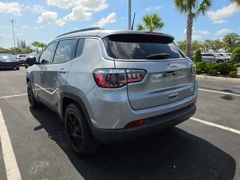 Used 2022 Jeep Compass Latitude w/ Convenience Group FWD image 13