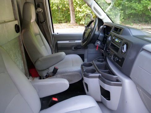 Used 2024 Ford E-450 and Econoline 450 Super Duty w/ Power Windows & Locks Group RWD image 32