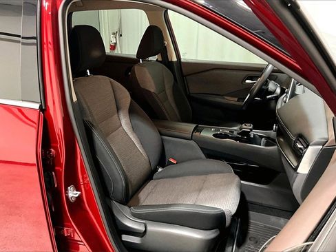 Used 2021 Nissan Rogue SV image 16