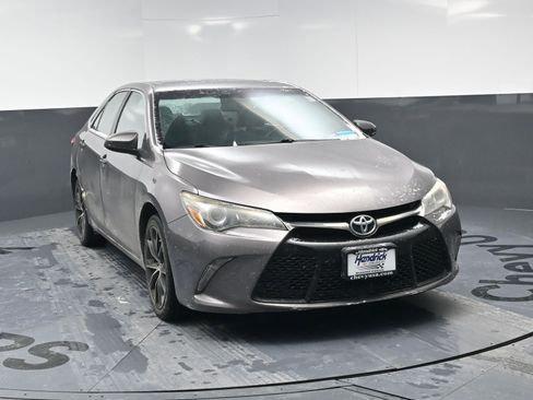 Used 2015 Toyota Camry XSE image 14
